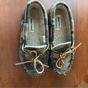 Minnetonka Kids Camo Moccasins